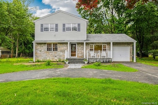 8 Mill Lot Rd, Middle Island, NY 11953