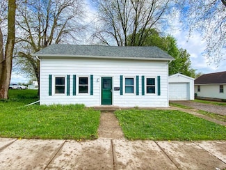 245 Broadway St, Platteville, WI 53818