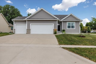 5305 Rowling Dr, Ames, IA 50014