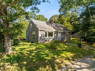 9 James St, Woods Hole, MA 02543