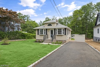 94 Mountain Ave, Cedar Knolls, NJ 07927
