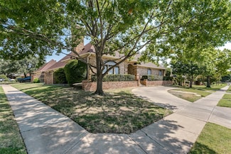 2420 Stonegate Dr N, Bedford, TX 76021