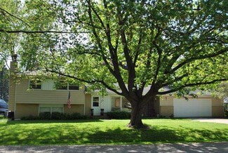 1217 W Circle Ct, McHenry, IL 60051