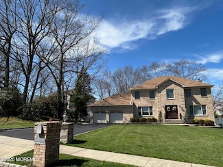 3 Country Oaks Dr, Manalapan, NJ 07726