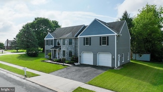 2461 Impala Dr, Ronks, PA 17572