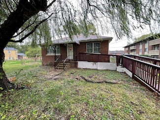 222 N 46th St, Belleville, IL 62226