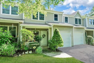 10 Sea Court Ln, Port Jefferson, NY 11777