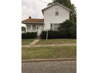 62 Oak St, Leetonia, OH 44431