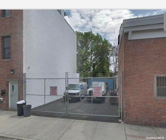 14 Cross St, Staten Island, NY 10304
