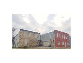 242 E 5th Ave, Garnett, KS 66032