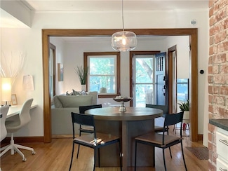 7235 Main St, Kansas City, MO 64114