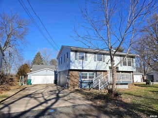 49 Huston St, Galesburg, IL 61401