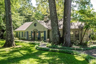 135 Cherry Rd, Memphis, TN 38117