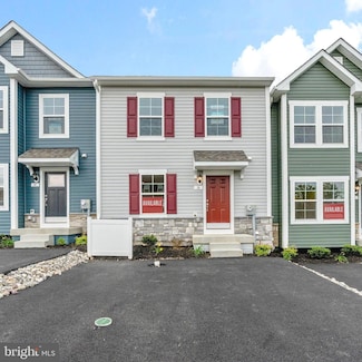 16 Angus Dr, Hanover, PA 17331