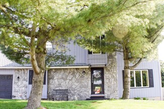 2954 Vistaview Ct NW, Grand Rapids, MI 49544