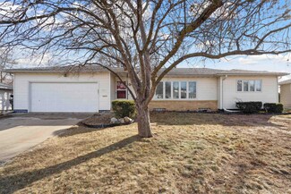2621 Saratoga Dr, Waterloo, IA 50702