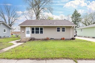1107 Sunset Dr, Grand Forks, ND 58201