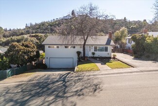 3315 Sunset Dr, Redding, CA 96001