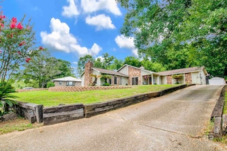 3395 Lakewind Dr, Mobile, AL 36695