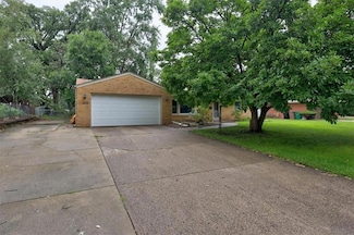 1808 73rd St, Windsor Heights, IA 50324