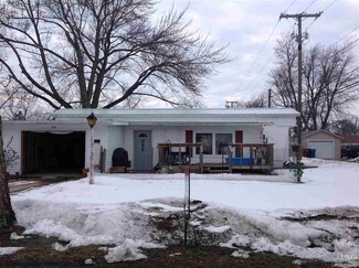 120 Egolf St, Churubusco, IN 46723