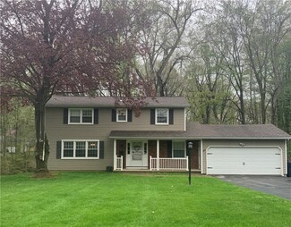 27 Brookside Dr, Fairport, NY 14450