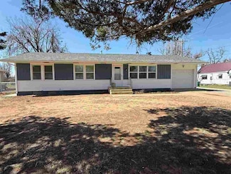 1215 N 8th St, Perry, OK 73077