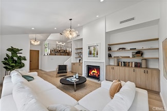 3947 Sumac Dr, Sherman Oaks, CA 91403