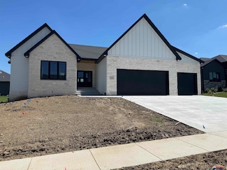 8911 Ranch Gate Rd, Lincoln, NE 68510