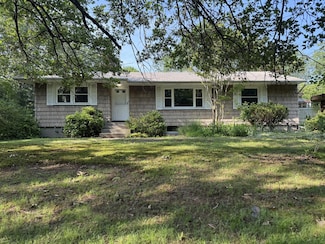 11 Vose Place, Huntington, NY 11743