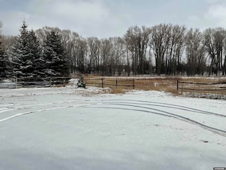 29 Cedar Dr, Riverside, WY 82325