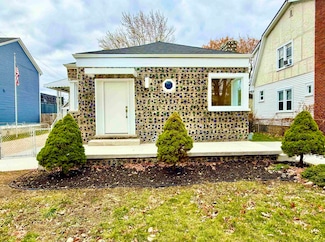 39 W Elza Ave, Hazel Park, MI 48030