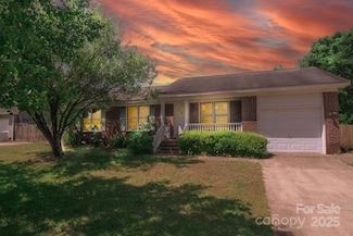 305 Ridge Manor Dr, Raeford, NC 28376