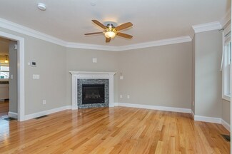 138 Chestnut St Unit 2, Lowell, MA 01852