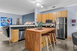 2650 University Ave W Unit 1, Saint Paul, MN 55114