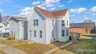 607 N 7th St, Gladstone, MI 49837