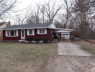 297 Elm St, Fruitport, MI 49415