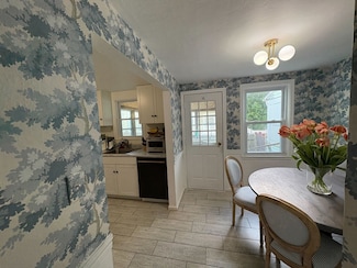 216 Quincy Shore Dr, Quincy, MA 02171