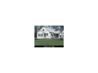 2328 J St SW, Cedar Rapids, IA 52404