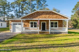 333 N Dyson St, Holly Ridge, NC 28445