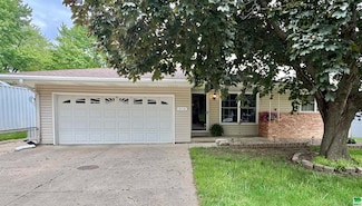 3112 S Olive St, Sioux City, IA 51106