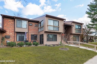 126 Manchester Ct, Red Bank, NJ 07701