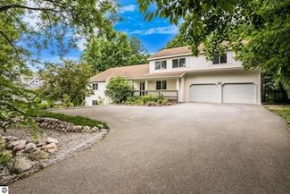 965 Shamrock Ln, Traverse City, MI 49696
