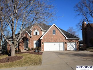 910 W Centennial Rd, Papillion, NE 68046