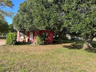 902 Angle Rd, Fort Pierce, FL 34947