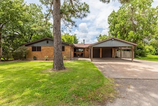 6161 Cove Dr, Groves, TX 77619