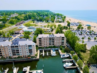 240 Water St Unit 1A, Saint Joseph, MI 49085
