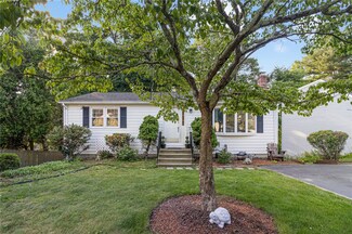 17 Beverly Cir, Greenville, RI 02828