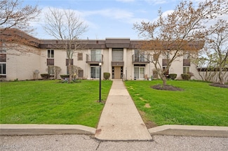 8381 N Akins Rd Unit H2, North Royalton, OH 44133