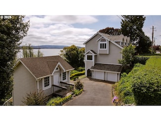 1368 Bayview St, North Bend, OR 97459